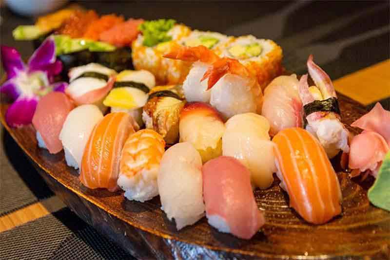 món sushi tươi ngon chất lượng