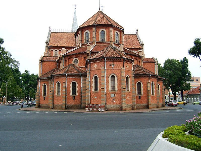 Nhà thờ Đức Bà là một trong số nhiều biểu tượng nổi bật tại quận 1